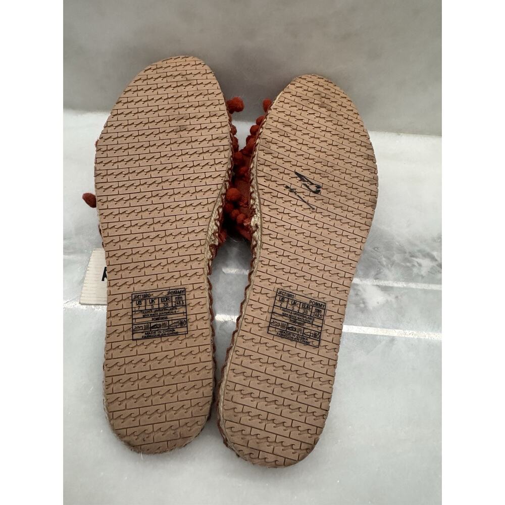 Billabong Women's Pom Pom Slide Sandals Rust Textile Size 7 Casual - Picture 6 of 6